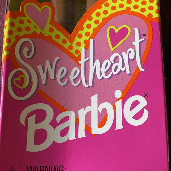 Sweetheart Barbie 1997 - Picture 3 of 6